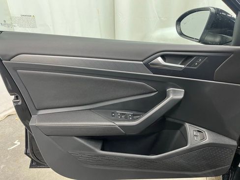 Certified 2024 Volkswagen Jetta SE w/ Panoramic Sunroof Package image 10