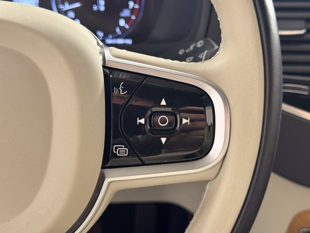 Used 2022 Volvo XC90 T6 Momentum w/ Advanced Package AWD/4WD image 32