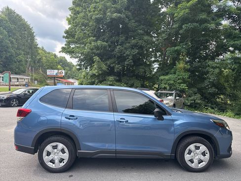 Used 2022 Subaru Forester AWD/4WD image 6