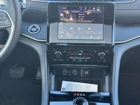 New 2025 Jeep Grand Cherokee L Altitude image 10