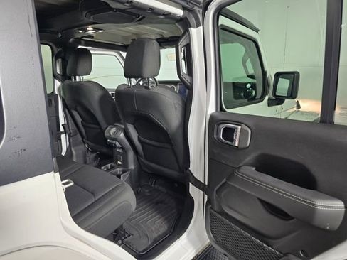 Used 2022 Jeep Wrangler Unlimited Sahara w/ Cold Weather Group image 15