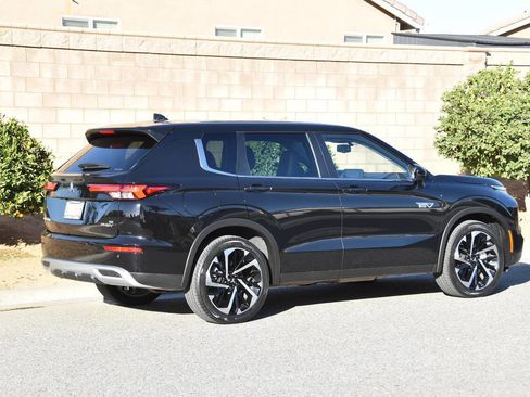 Used 2023 Mitsubishi Outlander SE image 22