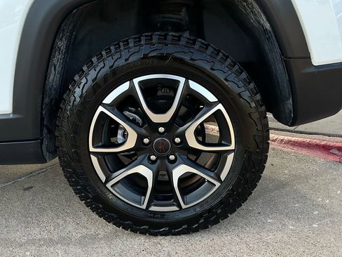 Used 2025 Jeep Compass Trailhawk image 9