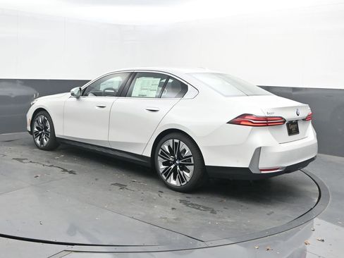 New 2026 BMW 530i w/ Premium Package image 3