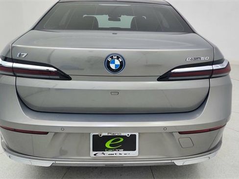 Used 2025 BMW i7 eDrive50 image 12