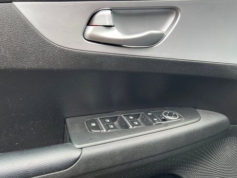 Used 2023 Kia Forte LXS image 11