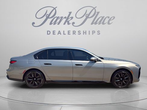 Used 2024 BMW 760i xDrive w/ Executive Package AWD/4WD image 7