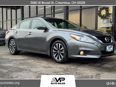 Used 2017 Nissan Altima 2.5 SV w/ Interior Lighting Package