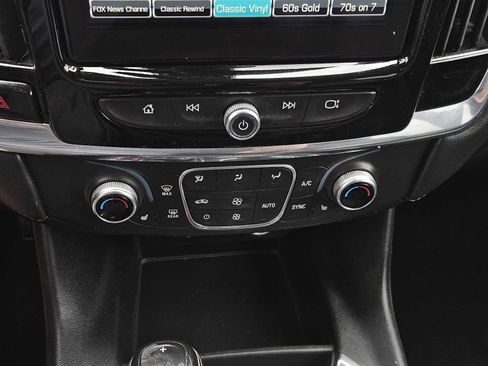 Used 2018 Chevrolet Traverse LT image 19