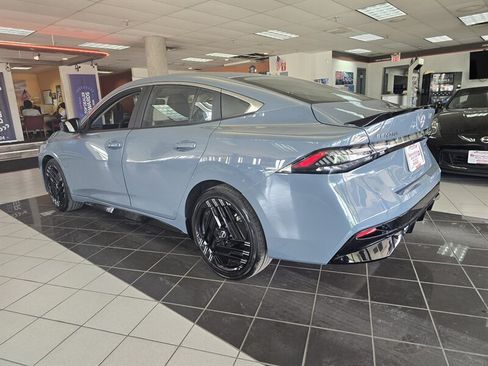 Used 2026 Nissan Sentra SR w/ Floor Mat Package FWD image 6