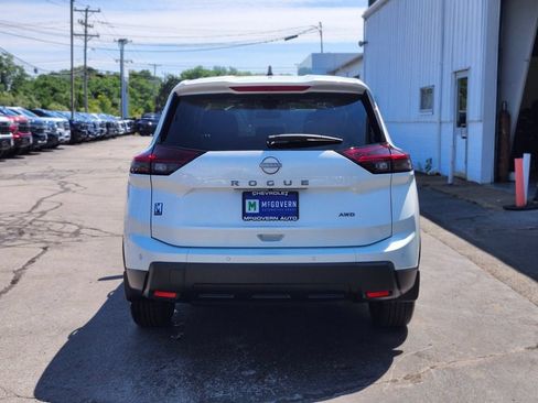 Used 2025 Nissan Rogue S AWD/4WD image 4