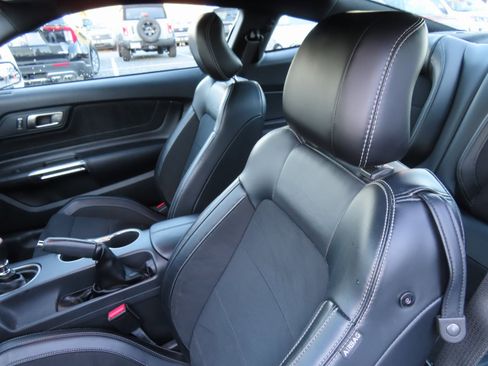 Used 2016 Ford Mustang Shelby GT350 w/ Technology Package image 28