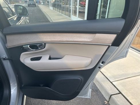 Used 2025 Volvo XC90 B5 Plus image 12