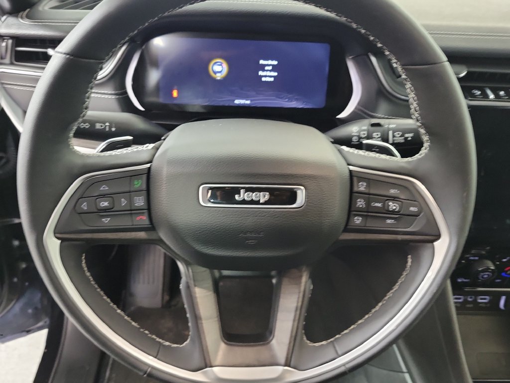 Used 2025 Jeep Grand Cherokee Limited w/ Luxury Tech Group II AWD/4WD image 15