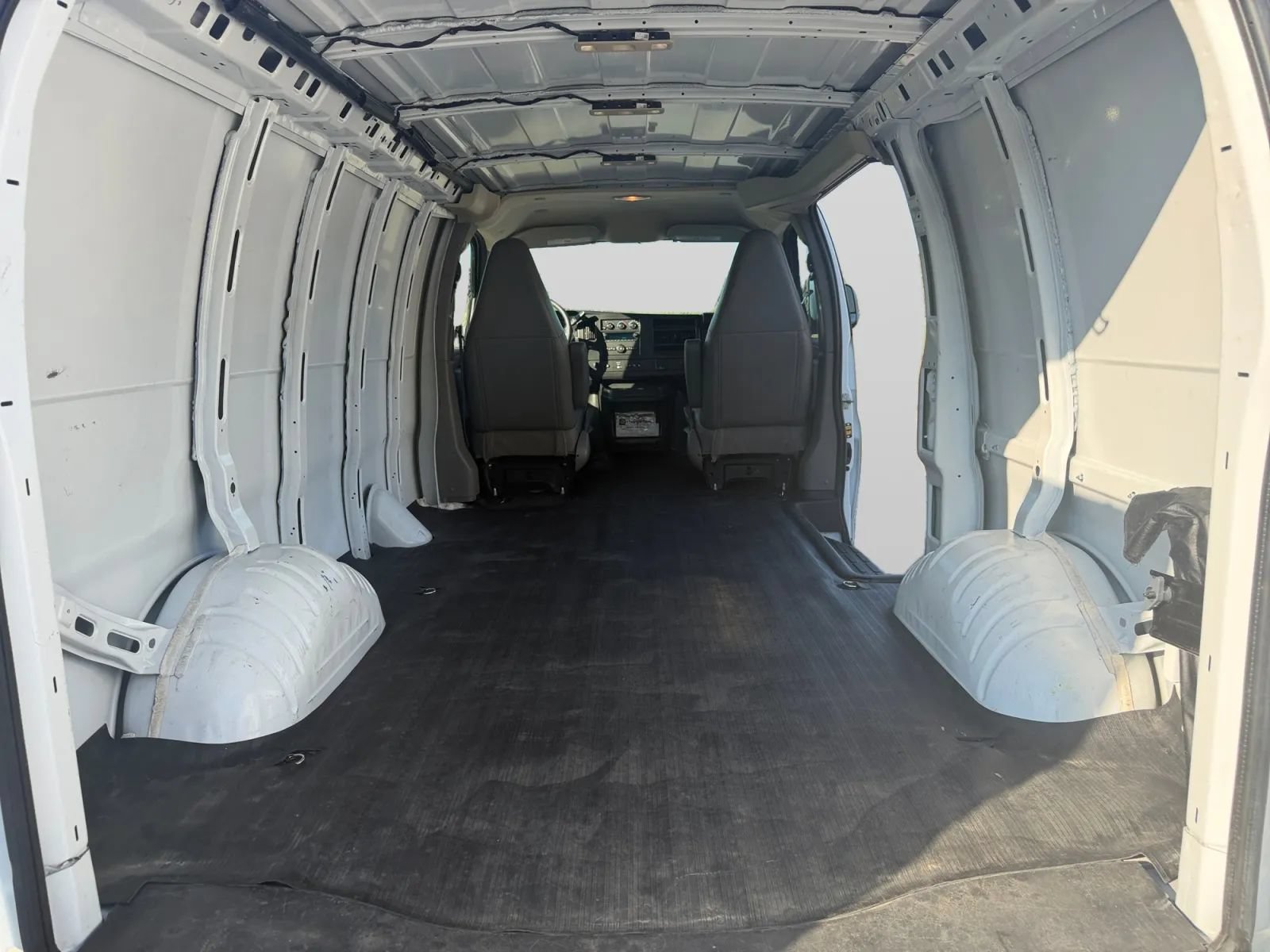 Used 2025 Chevrolet Express 2500 w/ Driver Convenience Package RWD image 24