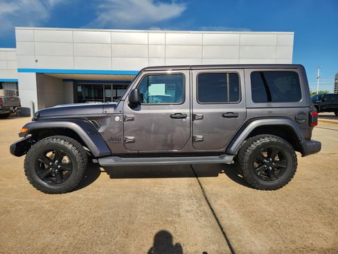 Used 2020 Jeep Wrangler Unlimited Sahara AWD/4WD image 5