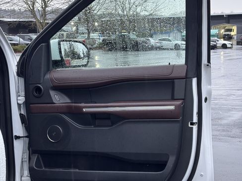 Used 2023 Ford Expedition Max Limited image 12