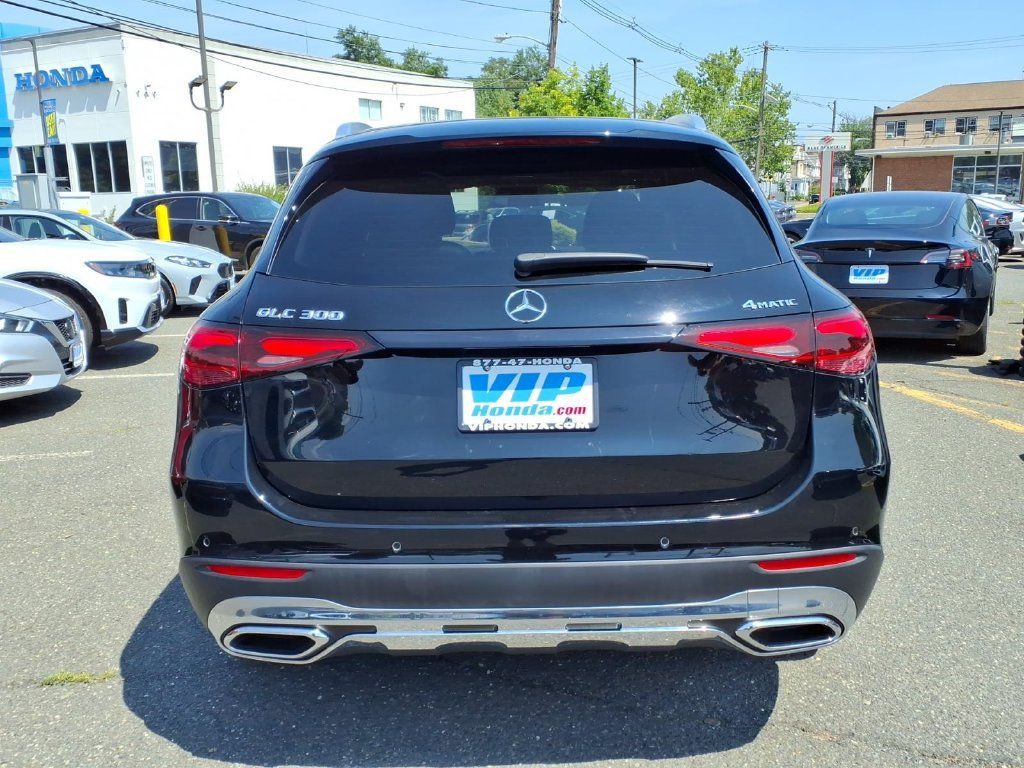 Used 2023 Mercedes-Benz GLC 300 4MATIC image 5