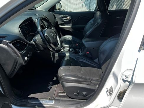 Used 2019 Jeep Cherokee Limited w/ Luxury Group AWD/4WD image 16