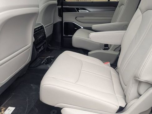 New 2026 Jeep Grand Wagoneer Limited AWD/4WD image 18