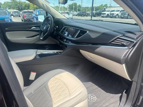 Used 2022 Buick Enclave Avenir w/ Avenir Technology Package AWD/4WD image 21