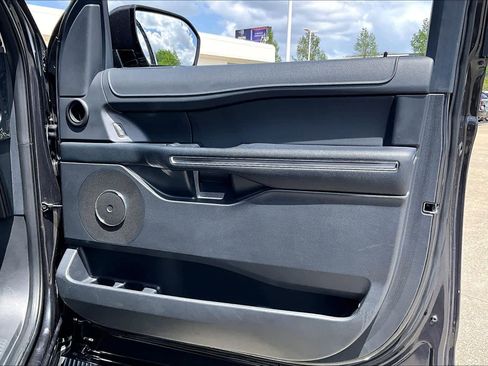 Used 2024 Ford Expedition XLT image 21
