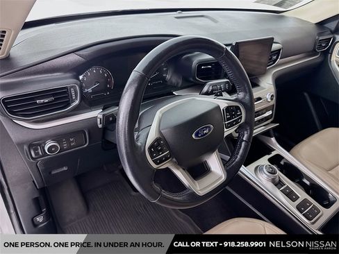 Used 2020 Ford Explorer XLT w/ Equipment Group 202A image 9