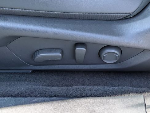 Used 2025 Subaru Crosstrek 2.5i Limited w/ Crosstrek Mirror Package image 14