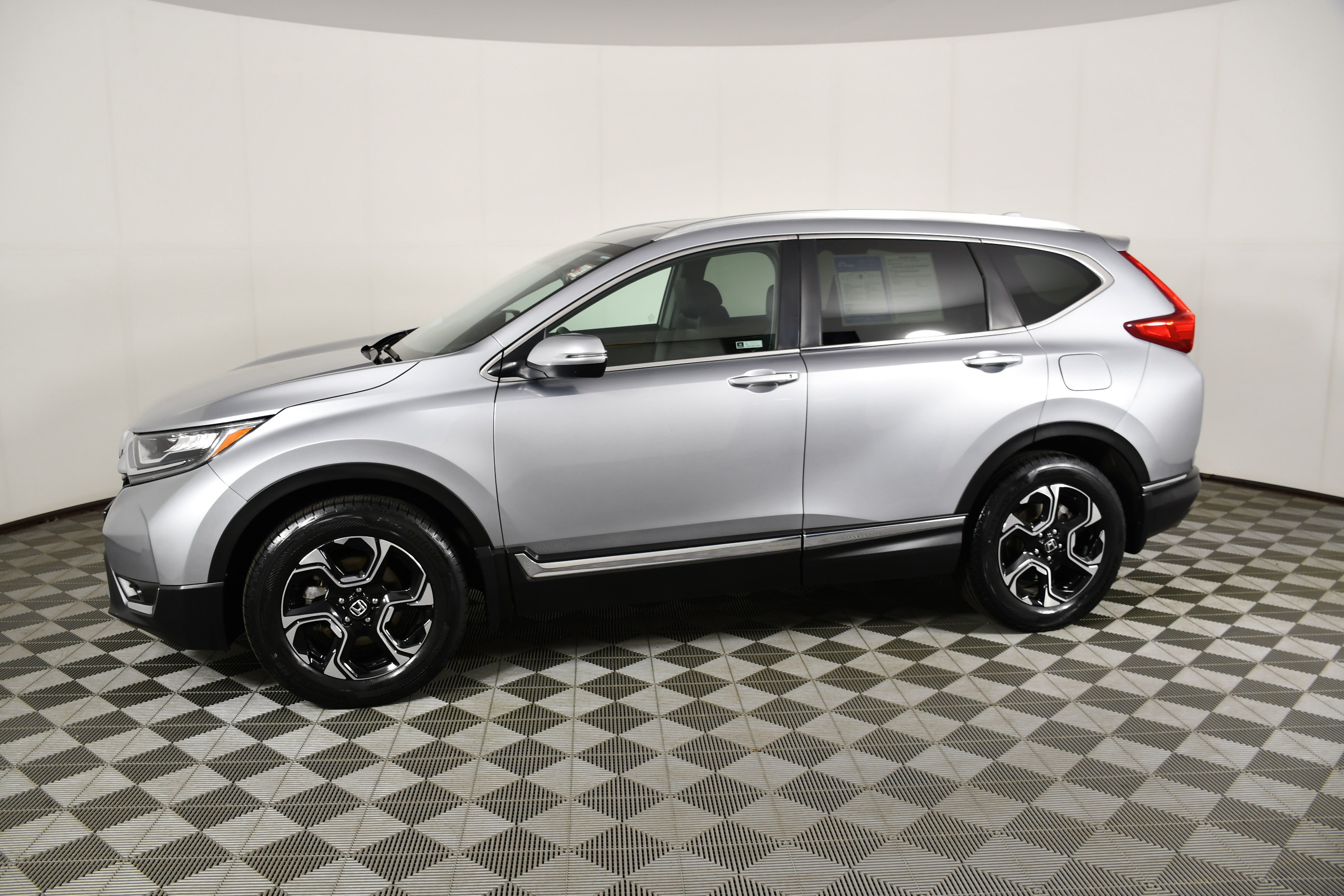 Used 2019 Honda CR-V Touring image 9