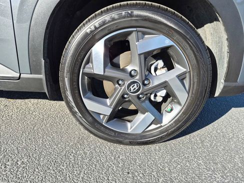 Used 2025 Hyundai Venue SEL image 9