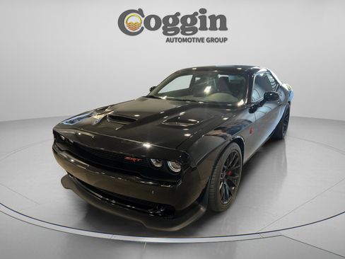 Used 2016 Dodge Challenger SRT Hellcat image 1