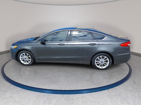 Used 2020 Ford Fusion SE image 8