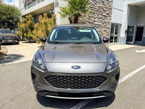 Used 2022 Ford Escape SE w/ Convenience Package FWD image 9