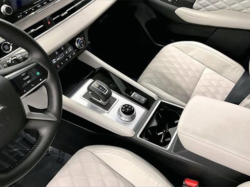 Used 2024 Mitsubishi Outlander SEL image 13