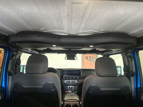 Used 2024 Jeep Wrangler Unlimited Rubicon image 44