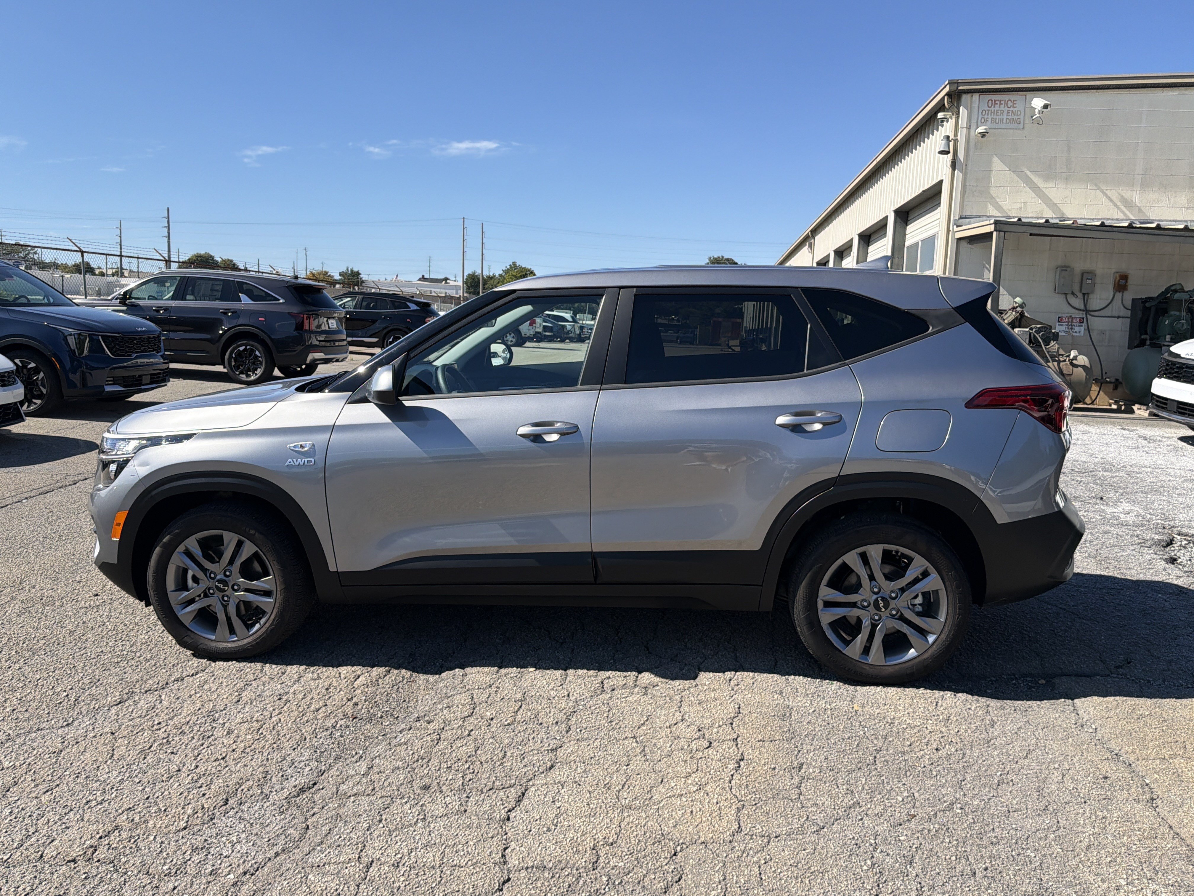 Used 2022 Kia Seltos LX AWD/4WD image 4