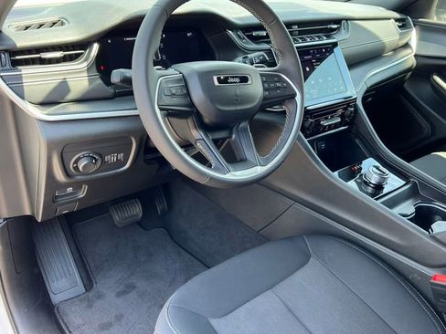 Used 2024 Jeep Grand Cherokee Laredo w/ Trailer Tow Package AWD/4WD image 17