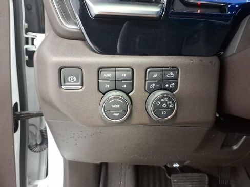Used 2025 Chevrolet Silverado 2500 LTZ w/ LTZ Convenience Package AWD/4WD image 19