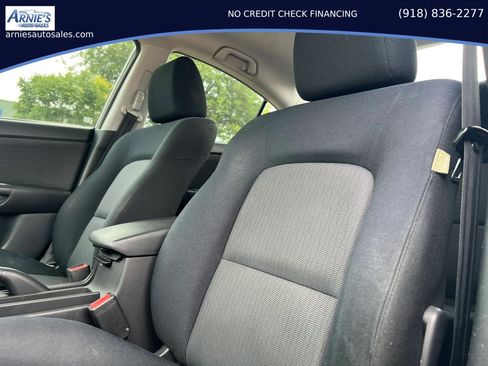 Used 2009 MAZDA MAZDA3 i Touring Value FWD image 9