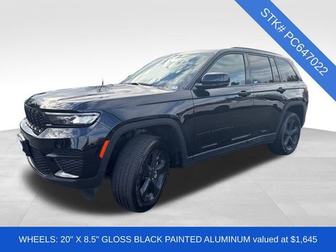 Used 2023 Jeep Grand Cherokee Altitude image 3