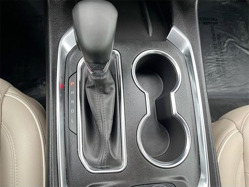 Used 2023 Chevrolet Traverse Premier image 17