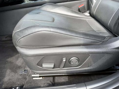 Used 2023 Hyundai Elantra Limited FWD image 17