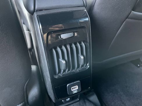 Used 2025 Jeep Compass Limited image 23