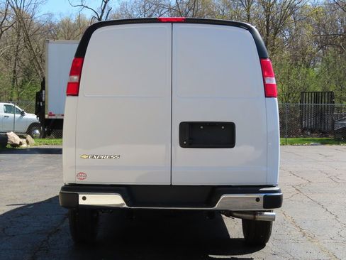 New 2026 Chevrolet Express 3500 Extended RWD image 15