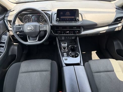 Used 2025 Nissan Rogue SV FWD image 13
