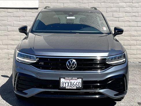 Used 2022 Volkswagen Tiguan SE R-Line image 2