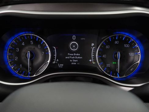 Certified 2025 Chrysler Pacifica Select AWD/4WD image 30