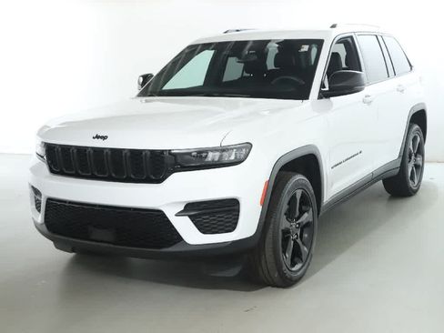 Used 2023 Jeep Grand Cherokee Altitude AWD/4WD image 1