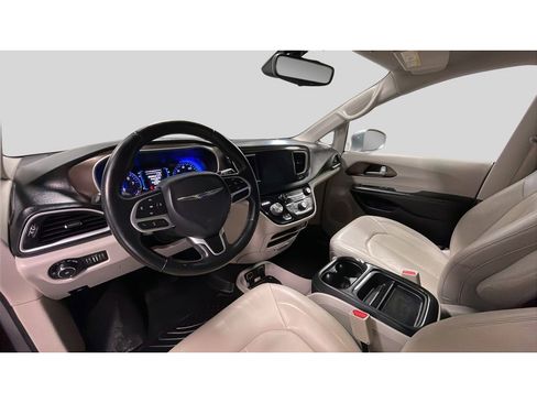 Used 2017 Chrysler Pacifica Touring-L FWD image 11