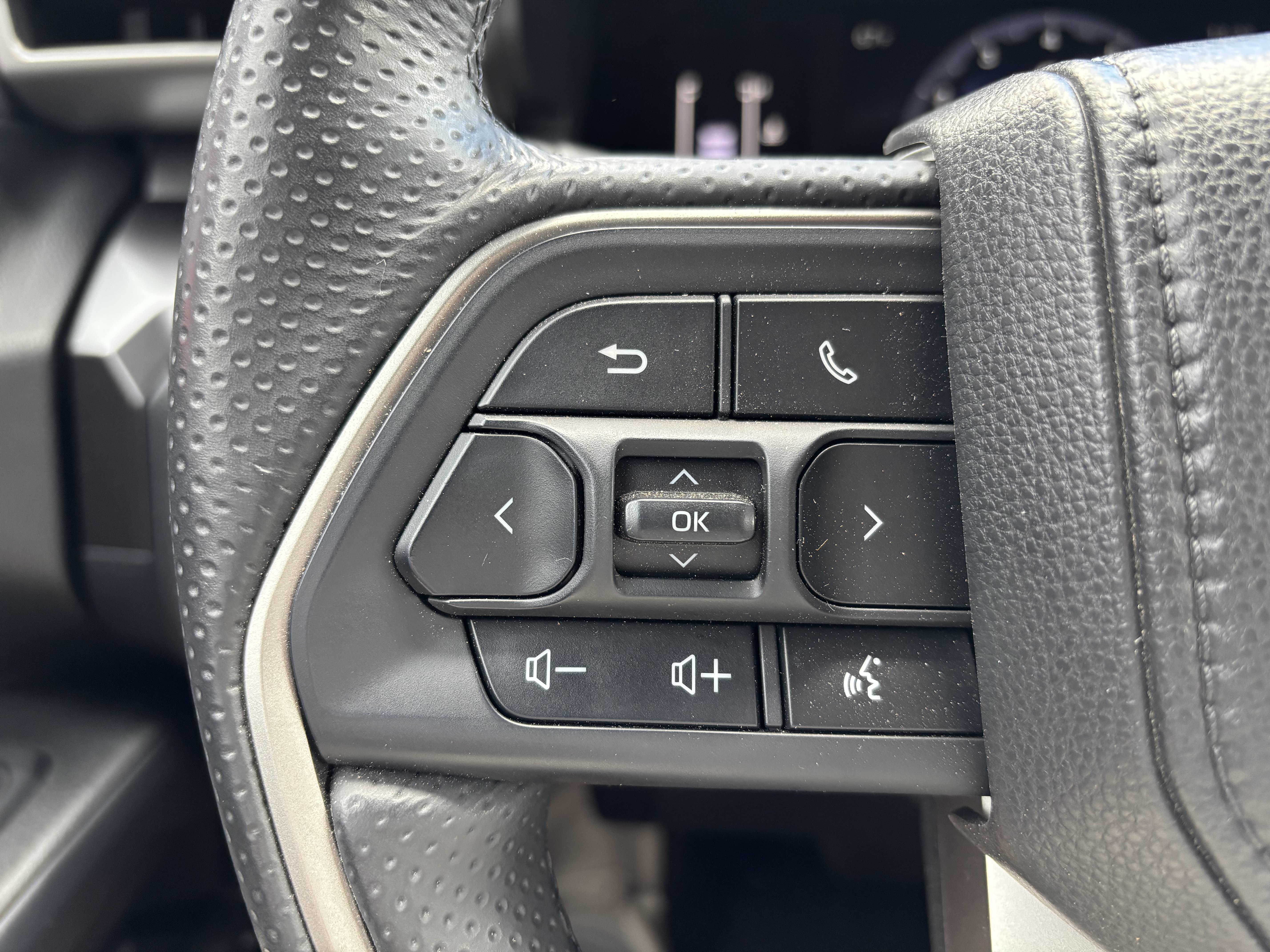 Used 2025 Toyota 4Runner SR5 AWD/4WD image 19